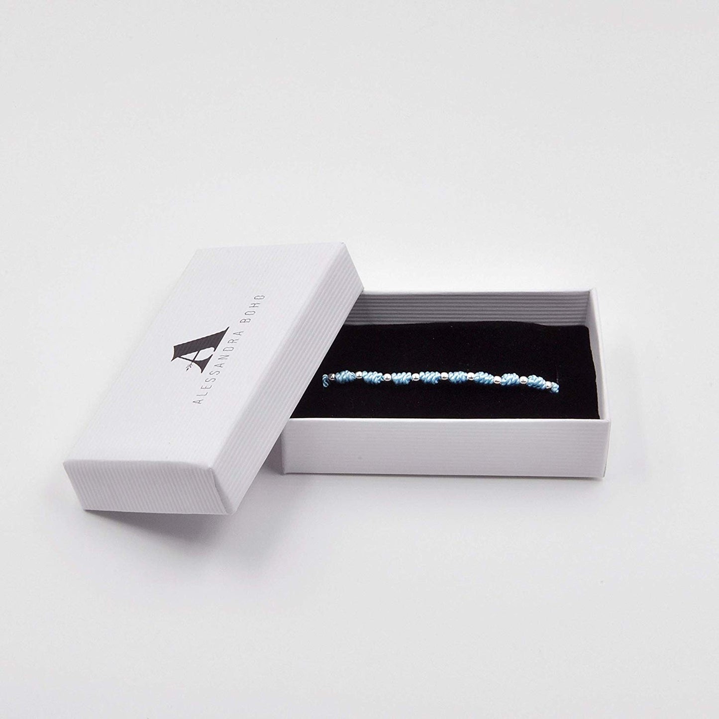Pulsera Azul Turquesa con Mini Medalla de San Judas Tadeo y Cuentas de Plata