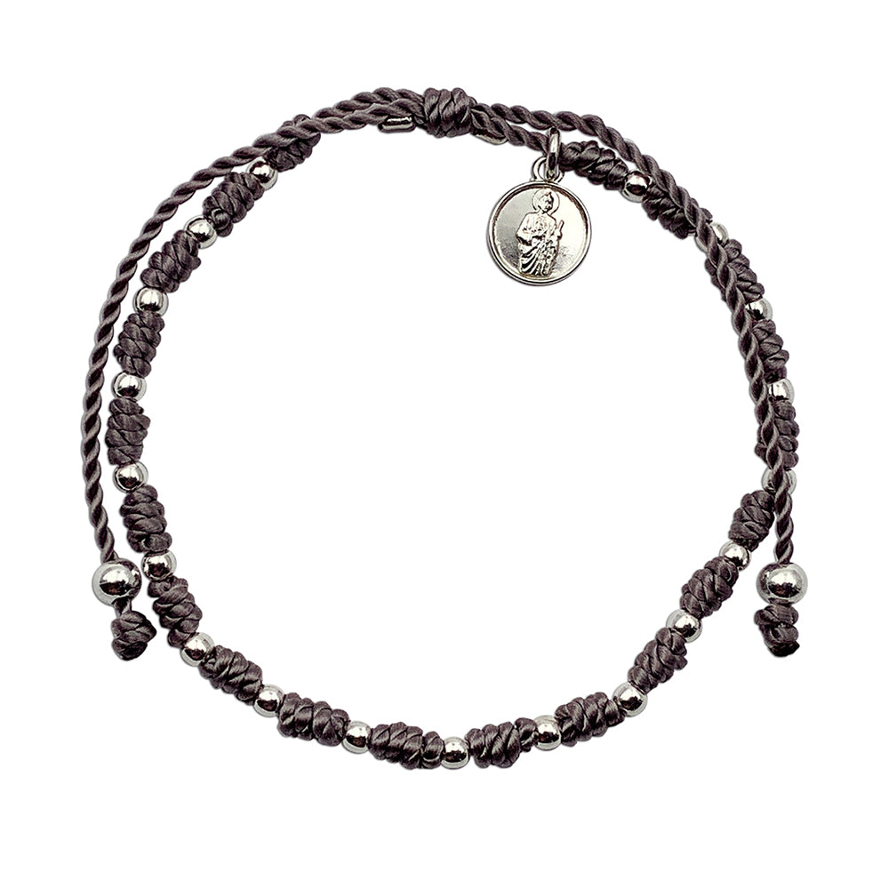 Pulsera Gris con Mini Medalla de San Judas Tadeo y Cuentas de Plata