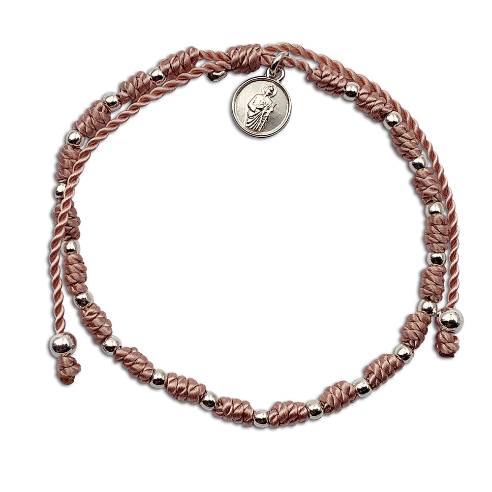 Pulsera Rosa Claro con Mini Medalla de San Judas Tadeo y Cuentas de Plata
