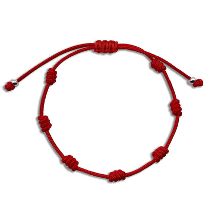 Pulsera roja de siete nudos unisex con terminaciones de plata.