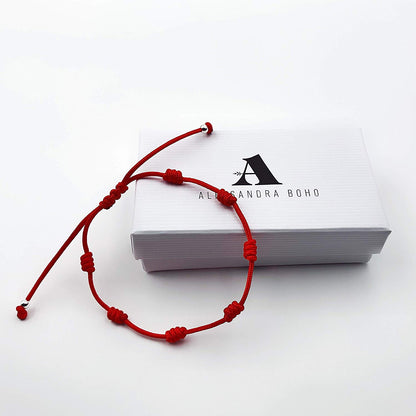 Pulsera roja de 7 nudos para mujer fuera del estuche