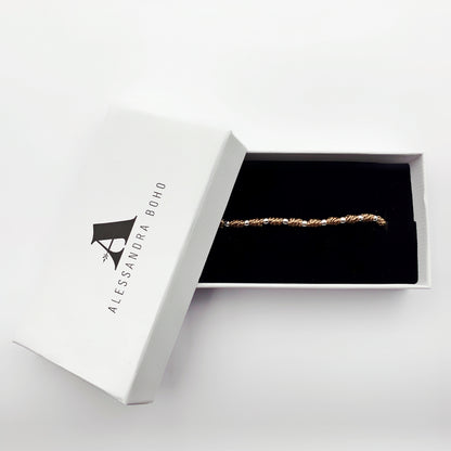 Pulsera Marrón con Medalla de San Judas Tadeo y Cuentas de Plata