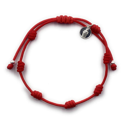 Pulsera roja de 7 nudos con medalla de San Judas Tadeo en plata